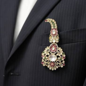 RS Head Page Brooch